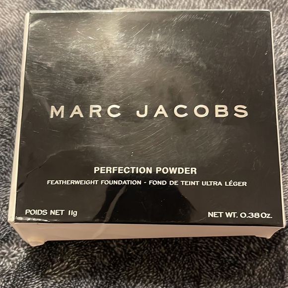 Marc Jacobs Ivory 120 Perfection Powder - Picture 5 of 6
